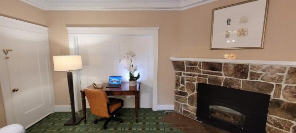 Butterfly Grove Inn image 42